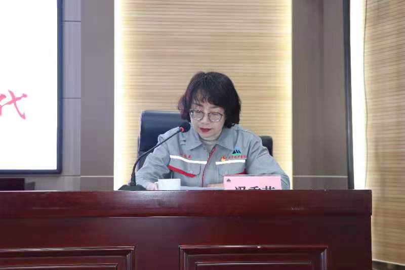 馮秀英主持